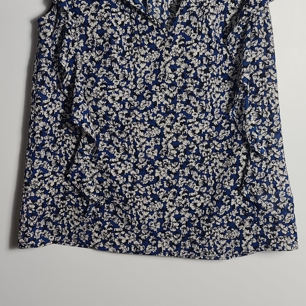 J. CREW Cascade Ruffle Navy and White Floral Blouse With Keyhole Size 0 - Picture 5 of 16